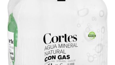 Agua mineral con gas grande Cortes