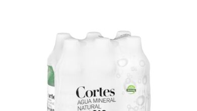 Agua mineral con gas pequeña Cortes